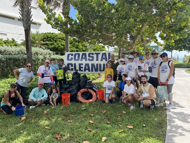 A group of happy volunteers at the Hallandale Beach site. 