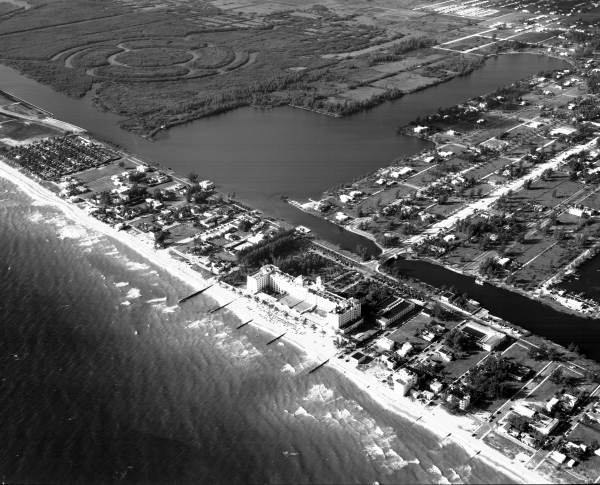Aerial view showing the Hollywood Beach Hotel - Broward County, Florida